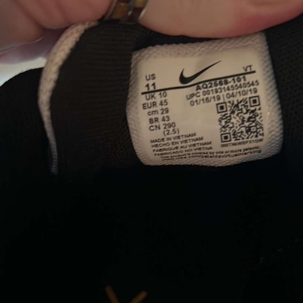 Nike sneakers - Picture 8 of 16